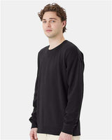 Pretreated ComfortWash GDH400 Unisex Garment-Dyed Crewneck Sweatshirt - Black - On Model - Side