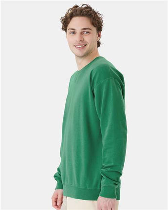 Pretreated ComfortWash GDH400 Unisex Garment-Dyed Crewneck Sweatshirt - Rich Green Grass - On Model - Side